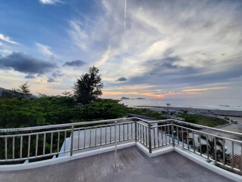 Youhan Beach Resort San Antonio  Ngoại thất bức ảnh